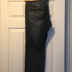 Like New Men’s skinny jeans w/embellishments